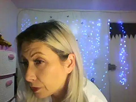 Snapshot of alixia81 chatting on 02-16-25, 01:25 alixia81 online show from 02-16-25, 01:25