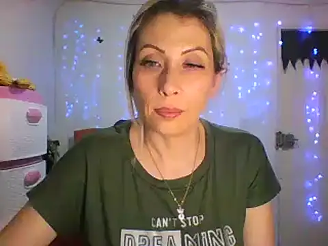 Snapshot of alixia81 chatting on 02-26-25, 02:19 alixia81 online show from 02-26-25, 02:19