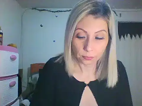 Snapshot of alixia81 chatting on 02-02-25, 10:35 alixia81 online show from 02-02-25, 10:35