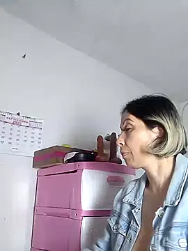 Snapshot of alixia81 chatting on 09-26-25, 11:22 alixia81 online show from 09-26-25, 11:22