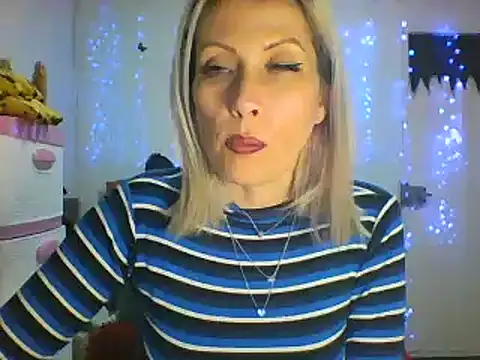 Snapshot of alixia81 chatting on 02-13-25, 02:01 alixia81 online show from 02-13-25, 02:01