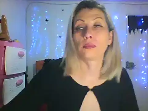 Snapshot of alixia81 chatting on 02-19-25, 02:44 alixia81 online show from 02-19-25, 02:44