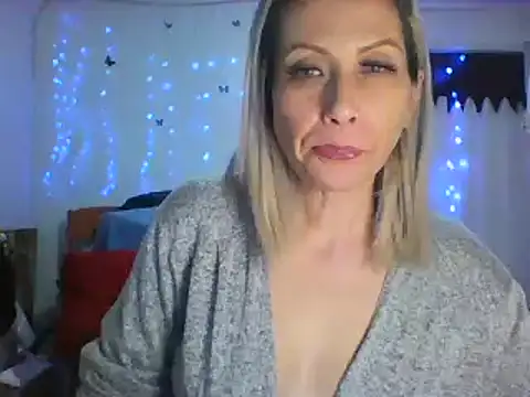 Snapshot of alixia81 chatting on 03-22-25, 01:32 alixia81 online show from 03-22-25, 01:32