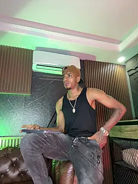 AaronCruz  online show from 02-10-26, 03:38