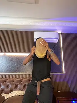 AaronCruz  online show from 03-25-26, 10:30