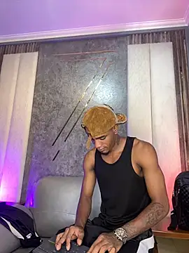 AaronCruz  online show from 02-05-26, 04:36