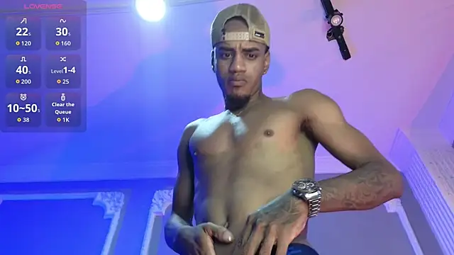 Snapshot of AaronCruz_ chatting on 09-13-25, 01:11 AaronCruz  online show from 09-13-25, 01:11
