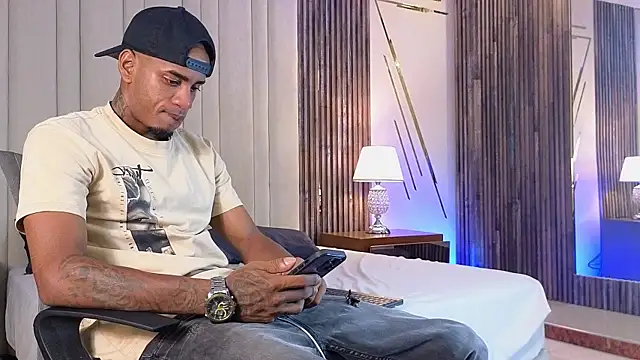 AaronCruz  online show from 04-06-26, 11:06