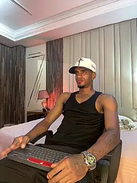 AaronCruz  online show from 02-07-26, 03:36