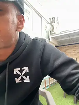 Snapshot of AaronCruz_ chatting on 02-27-25, 06:53 AaronCruz  online show from 02-27-25, 06:53