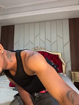 AaronCruz  online show from 12-03-25, 07:57