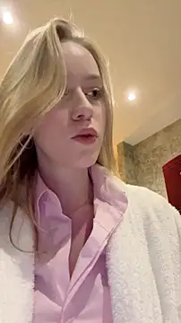 Snapshot of PollyAgata chatting on 05-23-26, 11:37 PollyAgata online show from 05-23-26, 11:37