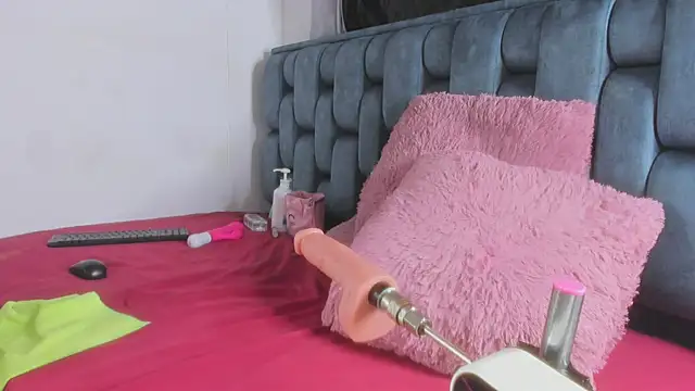 Snapshot of Roxy-Smith chatting on 02-01-26, 11:14 Roxy-Smith online show from 02-01-26, 11:14