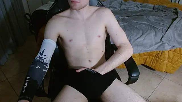 Snapshot of FitGuyDream chatting on 03-17-26, 12:57 FitGuyDream online show from 03-17-26, 12:57