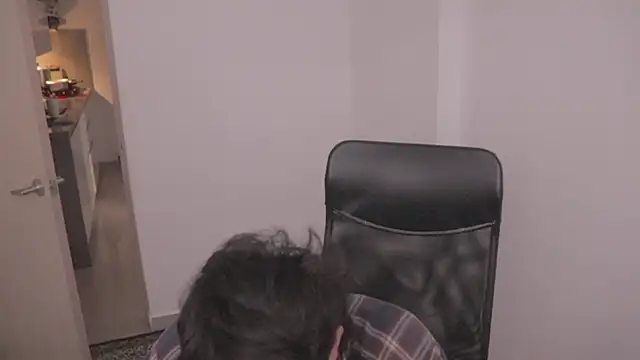 Snapshot of Tony_Hoffa chatting on 10-25-25, 10:21 Tony Hoffa online show from 10-25-25, 10:21