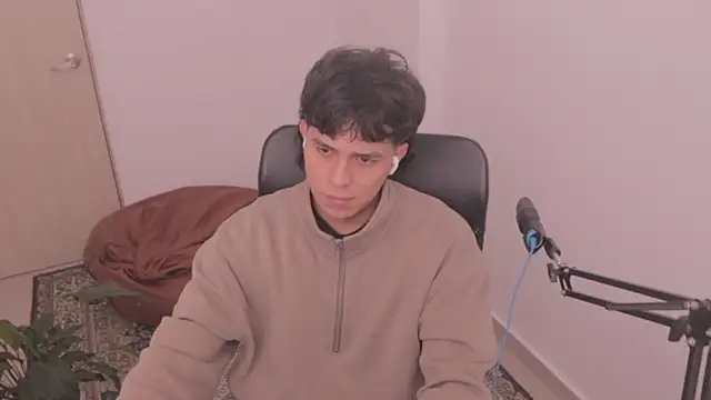 Snapshot of Tony_Hoffa chatting on 12-05-25, 05:33 Tony Hoffa online show from 12-05-25, 05:33