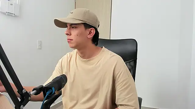 Snapshot of Tony_Hoffa chatting on 03-07-25, 05:28 Tony Hoffa online show from 03-07-25, 05:28