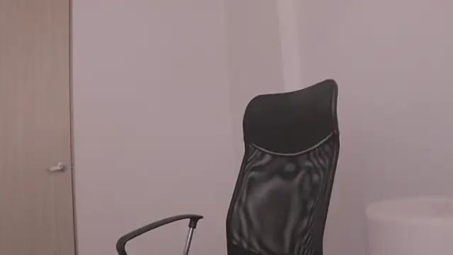 Snapshot of Tony_Hoffa chatting on 10-19-25, 06:10 Tony Hoffa online show from 10-19-25, 06:10