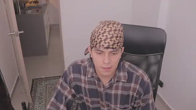 Snapshot of Tony_Hoffa chatting on 11-06-25, 08:02 Tony Hoffa online show from 11-06-25, 08:02