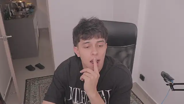 Snapshot of Tony_Hoffa chatting on 09-12-25, 07:13 Tony Hoffa online show from 09-12-25, 07:13