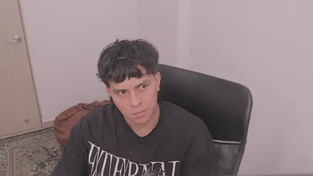 Snapshot of Tony_Hoffa chatting on 11-15-25, 03:49 Tony Hoffa online show from 11-15-25, 03:49