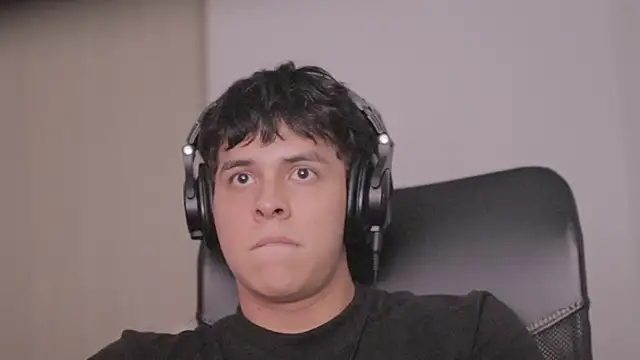 Snapshot of Tony_Hoffa chatting on 10-11-25, 10:33 Tony Hoffa online show from 10-11-25, 10:33