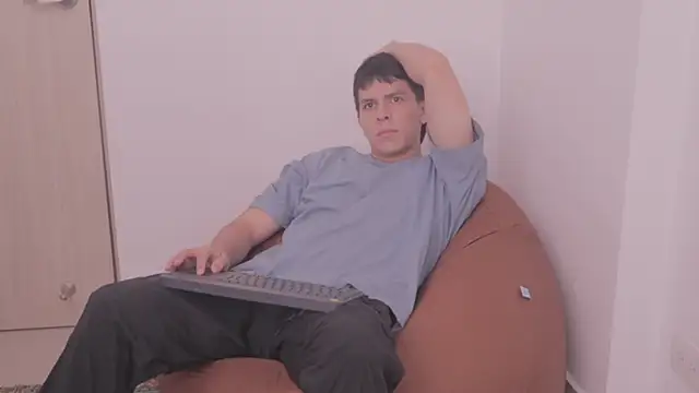 Snapshot of Tony_Hoffa chatting on 03-11-25, 07:03 Tony Hoffa online show from 03-11-25, 07:03