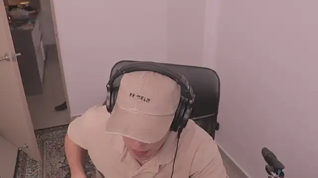 Snapshot of Tony_Hoffa chatting on 10-31-25, 08:49 Tony Hoffa online show from 10-31-25, 08:49