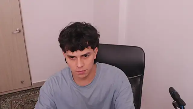 Snapshot of Tony_Hoffa chatting on 11-17-25, 05:39 Tony Hoffa online show from 11-17-25, 05:39