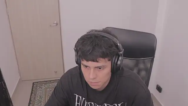 Snapshot of Tony_Hoffa chatting on 10-03-25, 05:14 Tony Hoffa online show from 10-03-25, 05:14