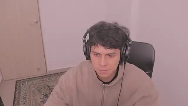 Snapshot of Tony_Hoffa chatting on 11-14-25, 03:15 Tony Hoffa online show from 11-14-25, 03:15