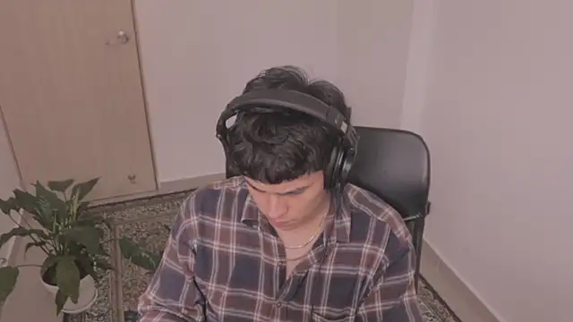 Snapshot of Tony_Hoffa chatting on 01-10-26, 06:14 Tony Hoffa online show from 01-10-26, 06:14