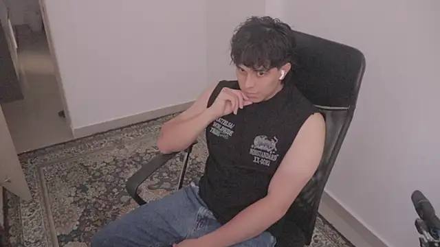 Snapshot of Tony_Hoffa chatting on 11-29-25, 10:21 Tony Hoffa online show from 11-29-25, 10:21