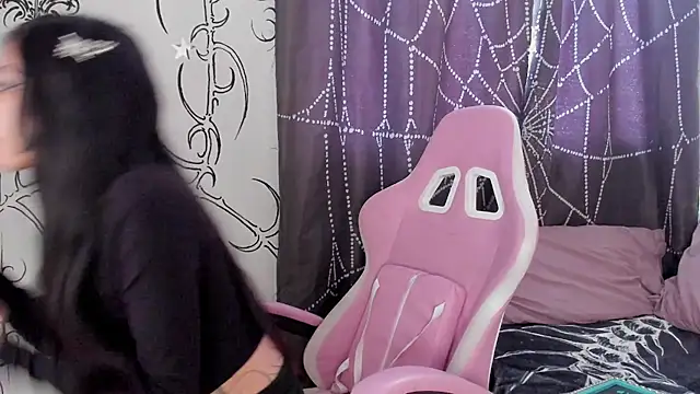 Snapshot of AlyRoses chatting on 06-17-26, 04:28 AlyRoses online show from 06-17-26, 04:28