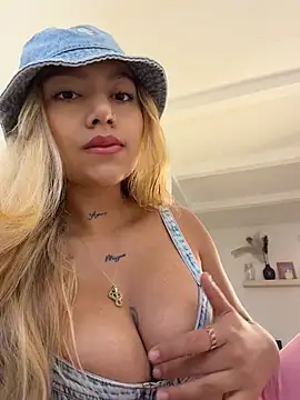amanda-medrano1 online show from 07-14-26, 02:01