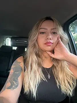 amanda-medrano1 online show from 02-05-26, 01:40