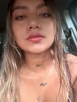 amanda-medrano1 online show from 12-18-25, 02:43