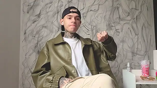 Saturno v online show from 10-14-25, 01:23