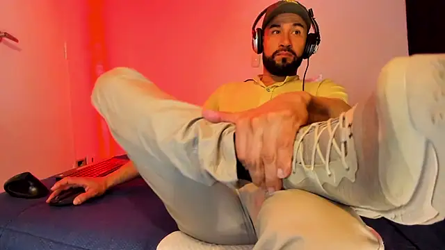 Snapshot of alessandro_wye chatting on 12-16-25, 01:48 alessandro wye online show from 12-16-25, 01:48