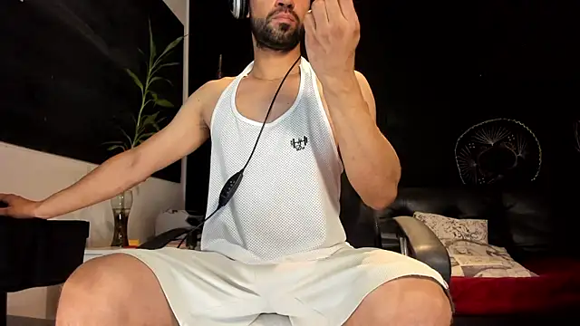 Snapshot of alessandro_wye chatting on 11-04-25, 06:50 alessandro wye online show from 11-04-25, 06:50