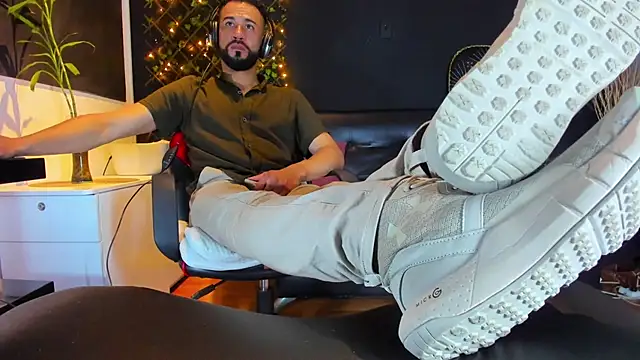 Snapshot of alessandro_wye chatting on 02-03-26, 08:30 alessandro wye online show from 02-03-26, 08:30