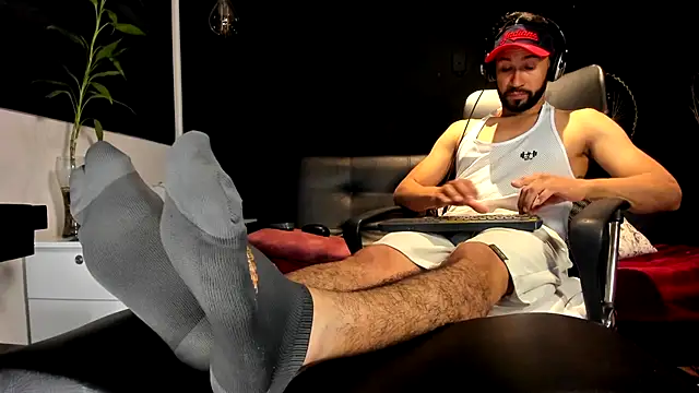 Snapshot of alessandro_wye chatting on 11-13-25, 02:37 alessandro wye online show from 11-13-25, 02:37