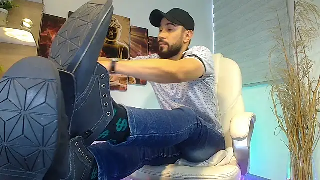 Snapshot of alessandro_wye chatting on 03-21-25, 11:44 alessandro wye online show from 03-21-25, 11:44