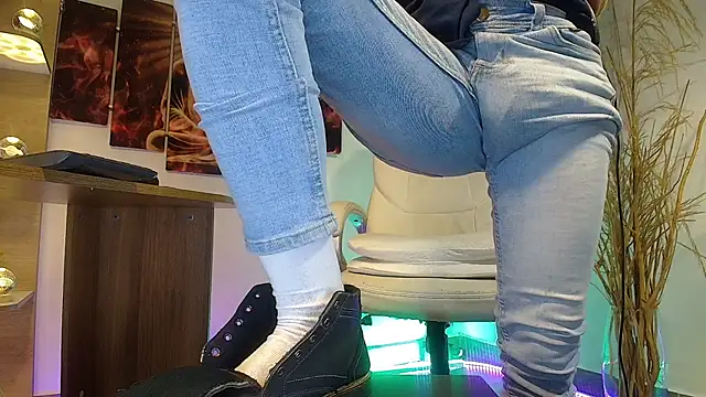 Snapshot of alessandro_wye chatting on 03-17-25, 03:40 alessandro wye online show from 03-17-25, 03:40