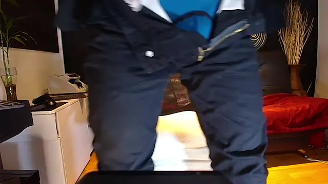 Snapshot of alessandro_wye chatting on 10-03-25, 10:17 alessandro wye online show from 10-03-25, 10:17