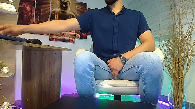 Snapshot of alessandro_wye chatting on 03-18-25, 04:51 alessandro wye online show from 03-18-25, 04:51