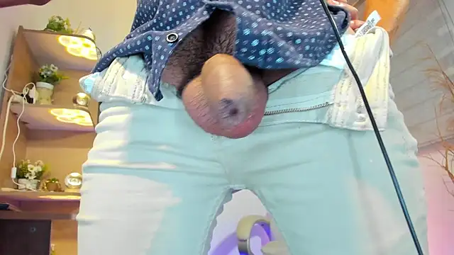 Snapshot of alessandro_wye chatting on 03-02-25, 08:27 alessandro wye online show from 03-02-25, 08:27