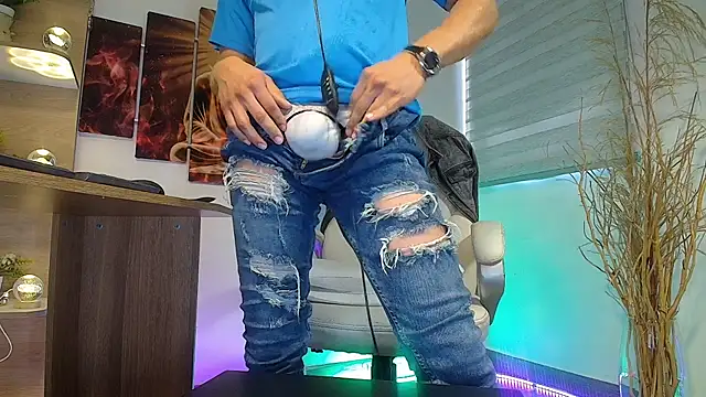 Snapshot of alessandro_wye chatting on 03-19-25, 12:45 alessandro wye online show from 03-19-25, 12:45