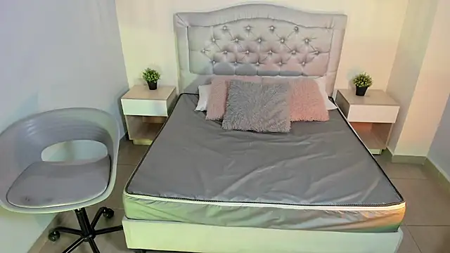 escarleth   online show from 10-27-25, 12:50