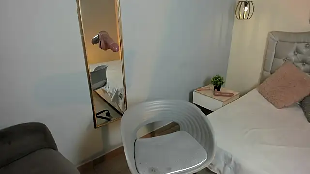 escarleth   online show from 10-15-25, 02:03